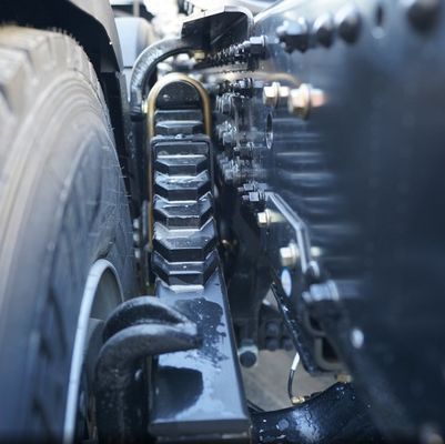 Tractor sinotruck de tanque de combustible de 400L para requisitos de remolque de trabajo pesado personalizados