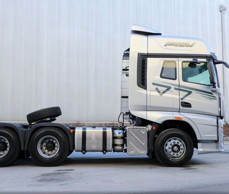 Remolque de tractor pesado Euro 5 con asiento de suspensión aérea y caja de carga de acero al carbono