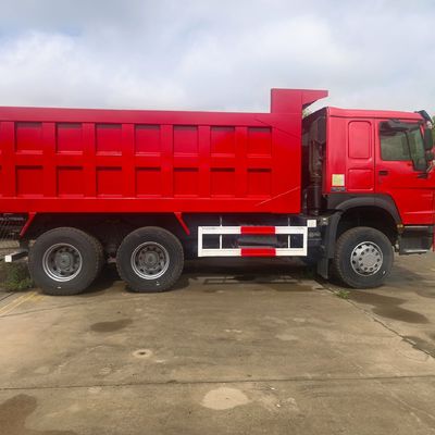 Chasis y neumáticos Sinotruk utilizados en la estructura de vehículos industriales para tareas pesadas