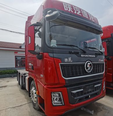 Base de camión de carga de estilo de elevación frontal con chasis y neumáticos Sinotruk Capacidad de carga de 21-30t
