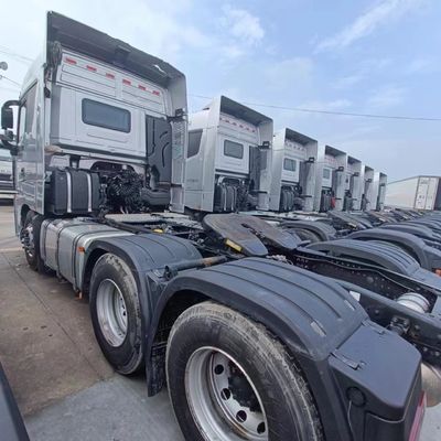 Auman Dump Trailer 400HP Tractor de trabajo pesado con operación del asiento del conductor de suspensión aérea