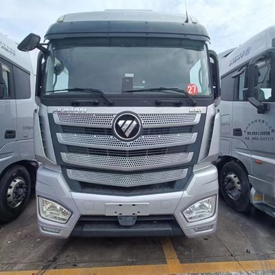 Personalización del remolque Auman con tanque de combustible de 600L y asiento del conductor de suspensión aérea