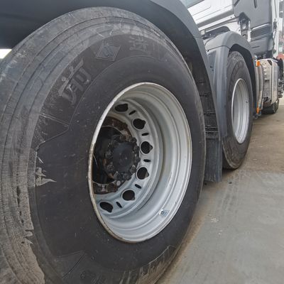 Certificación de neumáticos ECE Sinotruck 400HP Motor Suspensión aérea Asiento del conductor Partes de semirremolque