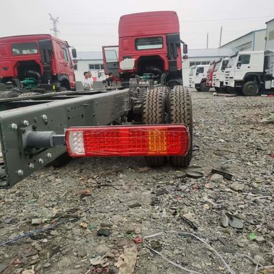 Vida útil ≤ 1 año HOWO Camión de carga pesado con depósito de combustible de 400-600L y neumáticos