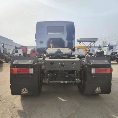 Cisterna de combustible de 400L Sinotruck Camión tractor HOWO para remolcar cargas pesadas de manera eficiente