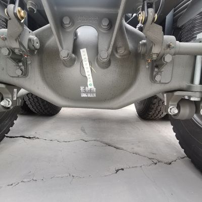 6×4 rueda motriz Sinotruk Tractor de trabajo pesado con asiento de suspensión aérea y tanque de combustible de 600L