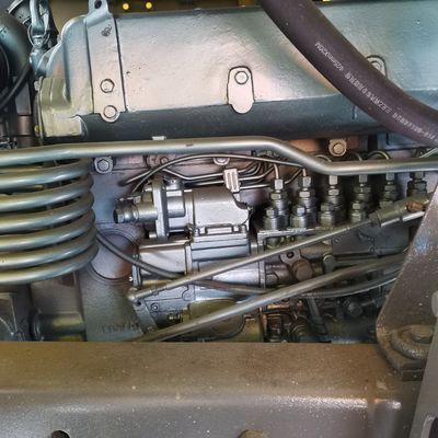 Tanque de combustible de 400L 371HOWO Tractor de camión con diseño de neumáticos sin tubos y capacidad del motor de 8L