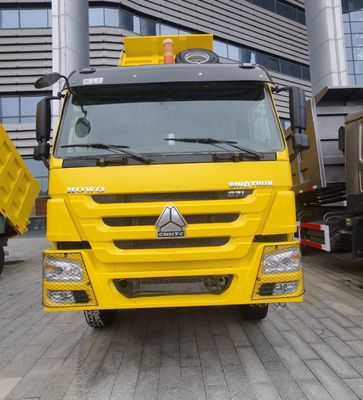 El cliente necesita un camión articulado Sitrak con tanque de combustible de 600L y asiento de suspensión aérea