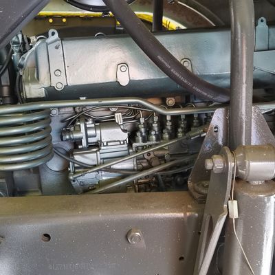 Cabeza de camión asequible con tanque de combustible de 1000L y asiento de suspensión de aire.