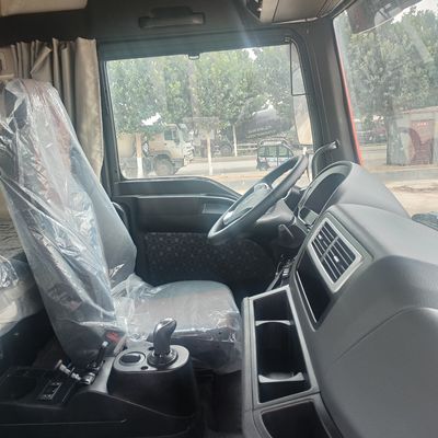 Camión de remolque con asiento de suspensión aérea para motores de remolque de capacidad &gt; 8 L y de trabajo pesado