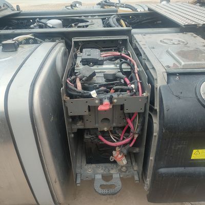 Camión de remolque con asiento de suspensión aérea para motores de remolque de capacidad &gt; 8 L y de trabajo pesado