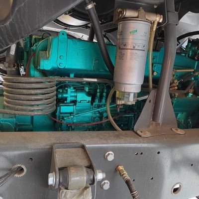 Potente camión de 8x4 con dirección hidráulica y motor diesel Euro2 de 371-375 CV