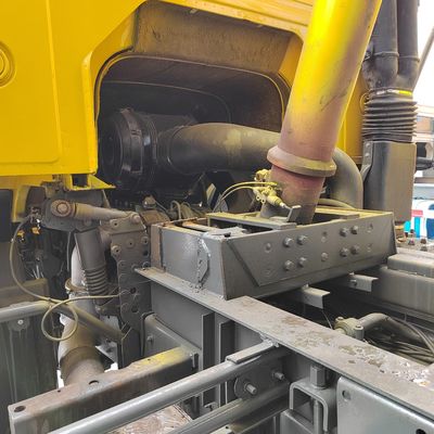 Potente camión de 8x4 con dirección hidráulica y motor diesel Euro2 de 371-375 CV