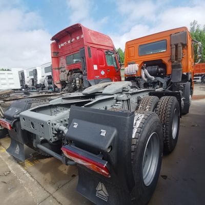 Camión tractor diesel de tanque de combustible de 400L con dirección hidráulica y potencia 351-450 CV