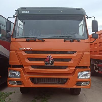 Equipo de remolque industrial con neumáticos y dirección hidráulica en camión con chasis Sinotruk