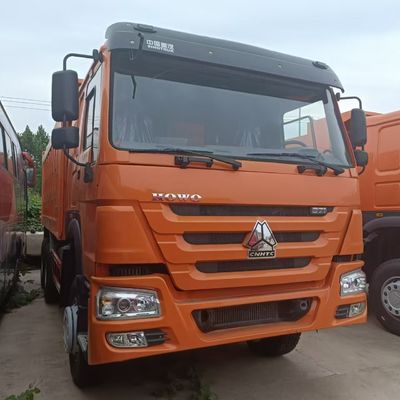 Equipo de remolque industrial con neumáticos y dirección hidráulica en camión con chasis Sinotruk