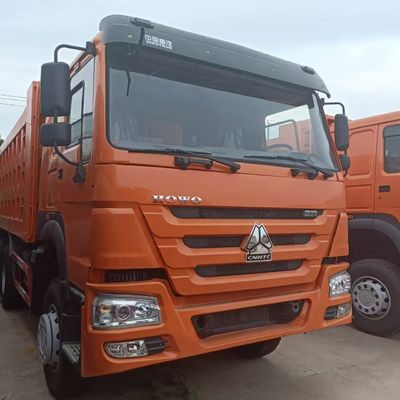 Equipo de remolque industrial con neumáticos y dirección hidráulica en camión con chasis Sinotruk