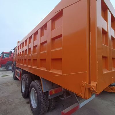 Vehículo de construcción duradero Chasis Sinotruk 371HP Camión de dirección hidráulica para GCC