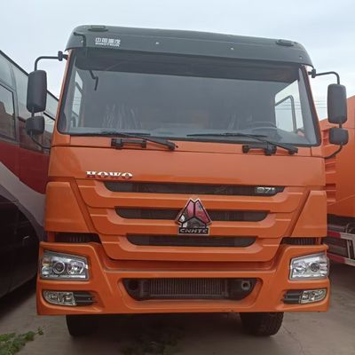 Vehículo de construcción duradero Chasis Sinotruk 371HP Camión de dirección hidráulica para GCC