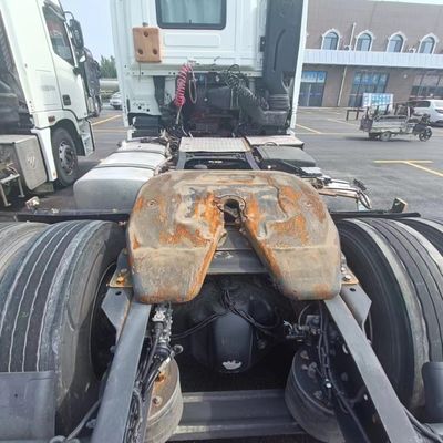 Capacidad de carga Remolque de descarga Shacman con tanque de combustible de 600L y silla de carga de suspensión aérea