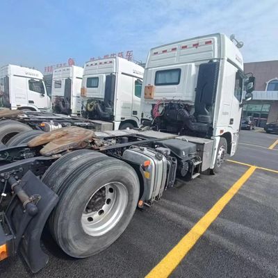 Camión tractor usado para remolcar semirremolque con dirección hidráulica y depósito de combustible de 600L