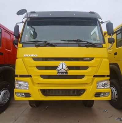 Caja de carga de acero al carbono camión de descarga versátil con chasis y neumáticos Sinotruk de 351-450 hp