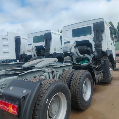 Transporte de mercancías de carga pesada personalizada HOWO camión tractor con diseño de neumáticos sin tubo