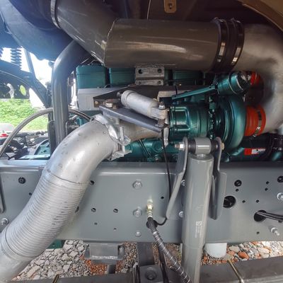 Capacidad de 400L Tanque de combustible de transmisión manual HOWO Camión tractor con asiento de suspensión aerodinámica