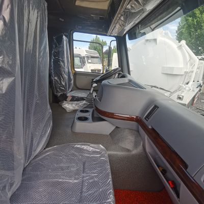 Capacidad de 400L Tanque de combustible de transmisión manual HOWO Camión tractor con asiento de suspensión aerodinámica