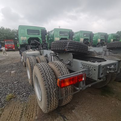 Camión tractor HOWO con tanque de combustible de 400-600L y sistema de frenado hidráulico personalizado