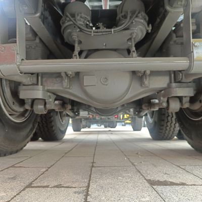 Chasis Sinotruk camión de segunda mano con motor de 371 CV y cabina de aire acondicionado