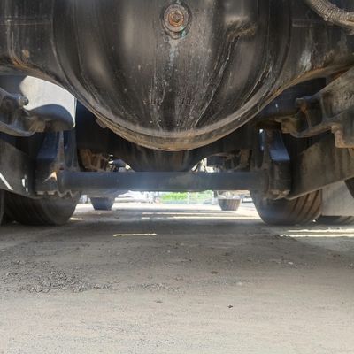 Camión pesado diesel Delong X6000 1000L Tanque de combustible remolque semirremolque con 5 asientos