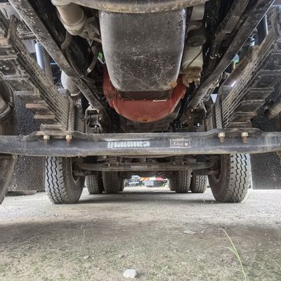 Asiento con suspensión aérea y depósito de combustible de 600L Foton 8X4 para viajes de larga distancia