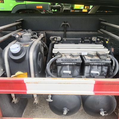 Asiento con suspensión aérea y depósito de combustible de 600L Foton 8X4 para viajes de larga distancia