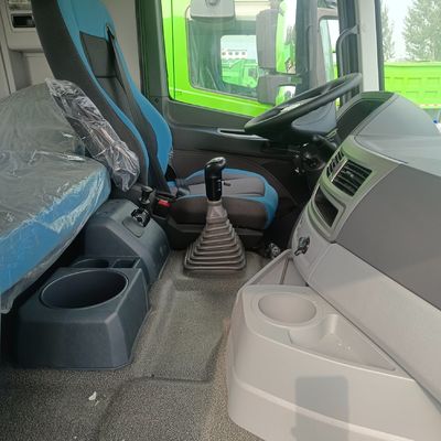 Diseño de neumáticos sin tubo 6X4 Rhd 30-40t camión Ouman para minería