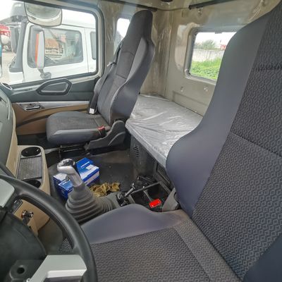 Camión de remolque Sinotruck con material de caja de carga de acero al carbono y asiento de suspensión neumática