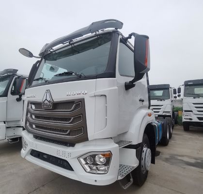 Diseño de neumáticos camión de 400 CV sin tubos con piezas de vehículo Shacman y tanque de combustible de 600L