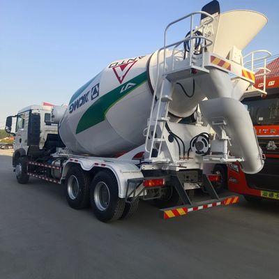 Caja de carga de acero al carbono Dirección hidráulica Camión mezclador de hormigón para un funcionamiento sin problemas