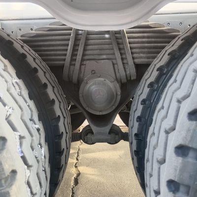 Caja de carga de acero al carbono Dirección hidráulica Camión mezclador de hormigón para un funcionamiento sin problemas