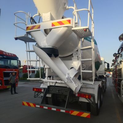Caja de carga de acero al carbono Dirección hidráulica Camión mezclador de hormigón para un funcionamiento sin problemas