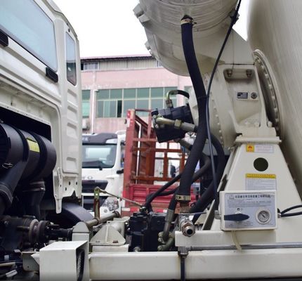 Euro 3 Hidráulico Dirección Asistente Camión mezclador de hormigón con color personalizado por Sinotruk