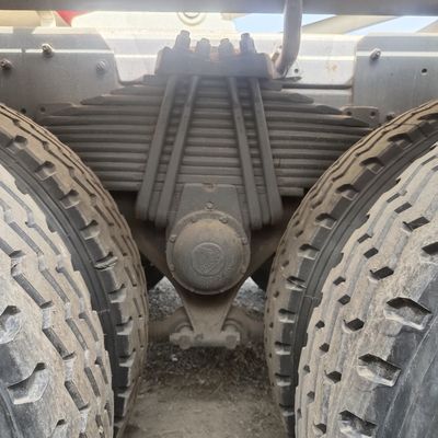 Camión mezclador de cemento de trabajo pesado con una potencia máxima de 300-400 caballos de fuerza