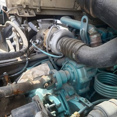 Camión mezclador de cemento de trabajo pesado con una potencia máxima de 300-400 caballos de fuerza