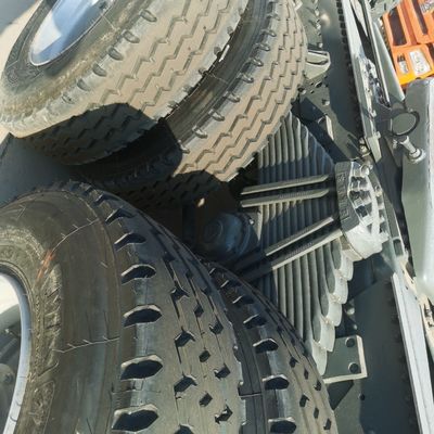 Fuera de carretera Zz1257n3647n1 camión mezclador de cemento Foton con una potencia máxima de 400 caballos de fuerza y neumáticos