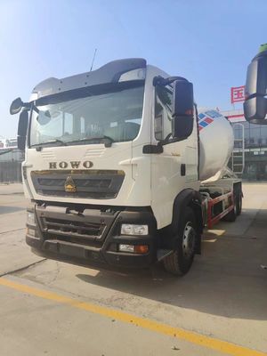Chasis Sinotruk Dirección hidráulica de potencia Mezclador de hormigón con 8 desplazamiento y 400 hp