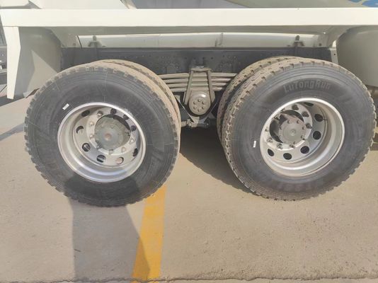 Chasis Sinotruk Dirección hidráulica de potencia Mezclador de hormigón con 8 desplazamiento y 400 hp