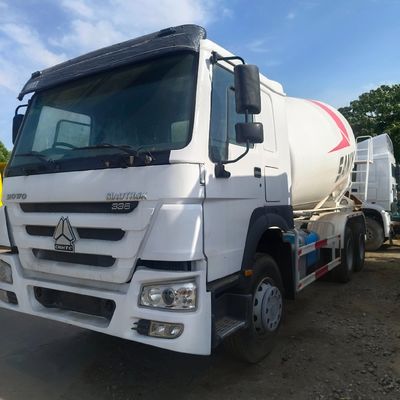Camión de mezclador de cemento hidráulico fuera de carretera con color y rendimiento personalizados de Sinotruk