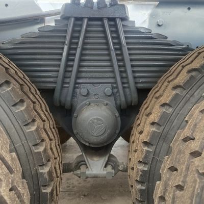 Camión de mezclador de cemento hidráulico fuera de carretera con color y rendimiento personalizados de Sinotruk