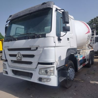 Tipo de transmisión manual Sinotruk camión mezclador de cemento para necesidades de construcción pesada