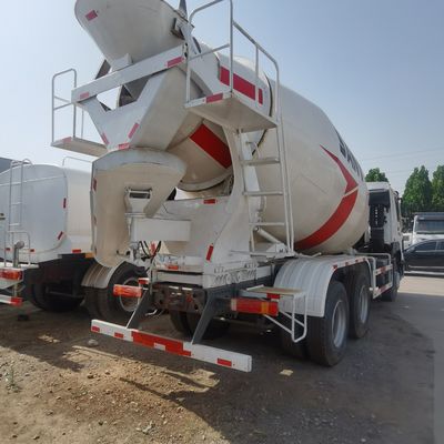 Tipo de transmisión manual Sinotruk camión mezclador de cemento para necesidades de construcción pesada